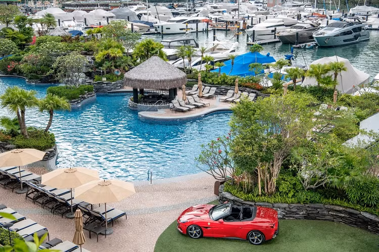 Tháng 9/2020, hãng siêu xe Ferrari đã tung ra Portofino M, phiên bản nâng cấp giữa vòng đời của chiếc siêu xe mui trần Ferrari Portofino hoàn toàn mới với những cải tiến nhỏ ở thiết kế cũng như khả năng vận hàng của mẫu xe này. Mới đây, Ferrari Portofino M đã có dịp đến Hong Kong để ra mắt các khách hàng tại đây.