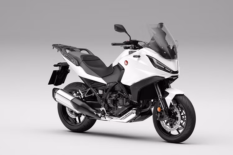 Theo thông báo của Honda, mẫu Sport Touring NT1100 sẽ chính thức có mặt tại hệ thống đại lý của hãng từ tháng 2/2022.