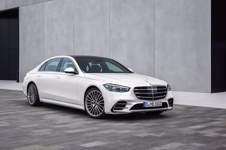 Mercedes-Benz Thái Lan chuẩn bị mở bán mẫu S-Class 2021. Chiếc sedan hạng sang cỡ lớn thuộc thế hệ thứ 7 (W223), vừa ra mắt thế giới cách đây vài tháng. Tại Thái Lan, giá xe Mercedes-Benz S-Class 2021 có giá từ 6,69 triệu baht, tương đương 214.000 USD (khoảng 4,93 tỷ đồng)..
