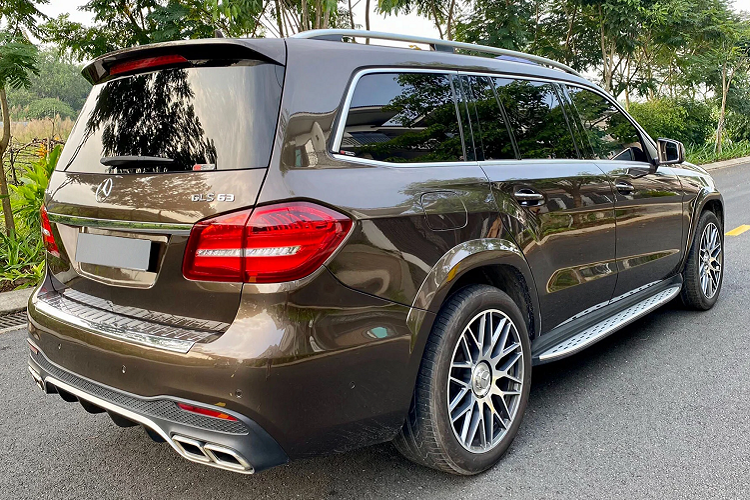 Động cơ xăng V6 mạnh mẽ, khả năng vận hành thú vị, độ an toàn cao, nội thất rộng rãi và thiết kế đẳng cấp – Mercedes GLS400 4Matic 2017 chính là mẫu SUV lý tưởng để phục vụ cho gia đình. Nếu có dự định mua SUV cỡ lớn đời cũ, các bác có sẵn sàng “xuống tiền” với mẫu xe Mercedes GLS400 4Matic 2017 này không.