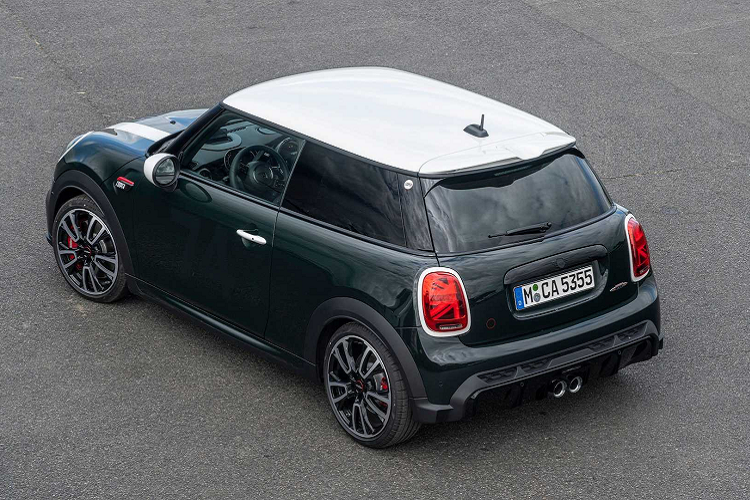 Phiên bản Cooper Anniversary Edition sẽ được giới hạn ở 740 chiếc toàn cầu. Giá xe MINI Cooper 60th Anniversary Edition chưa được công bố.