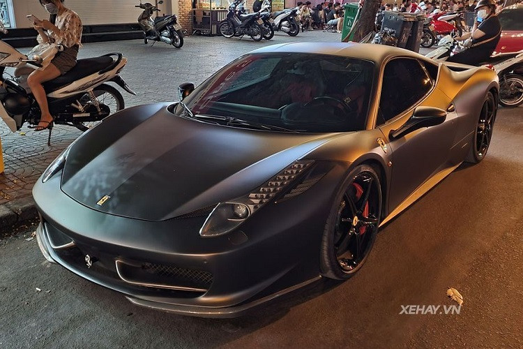 Ferrari 458 Italia được lấy cảm hứng thiết kế từ hai "anh lớn" Ferrari Enzo và Millechili concept. Mẫu xe này được thiết kế với tính khí động học tối đa như lưới tản nhiệt phía trước với khả năng giảm sức cản không khí, khe hút gió ở gần đèn trước, khe khuếch tán bên dưới cản sau có tác dụng giảm luồng gió phía đuôi xe, giúp xe tăng tốc nhanh hơn.