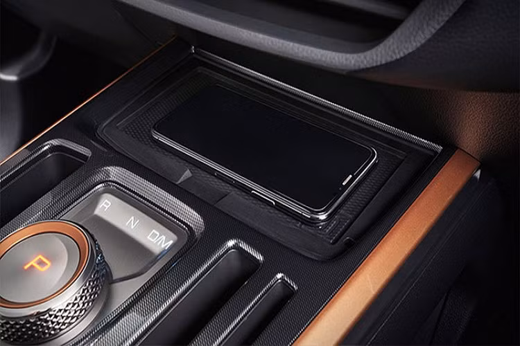 Ở Haval H6, hệ truyền động hybrid này tạo ra công suất tổng cộng 243 mã lực và mô-men xoắn cực đại 530 Nm. Một điểm nhấn đáng chú ý nữa của Haval Jolion tại thị trường Thái Lan chính là hệ thống an toàn.