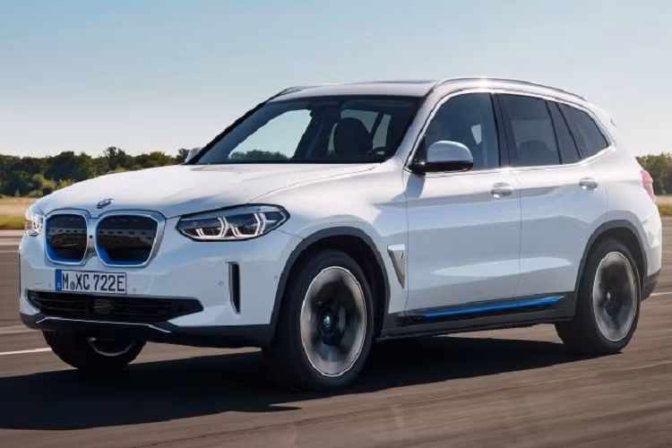 Ôtô điện hiện là xu hướng chung của làng xe hơi thế giới. Do đó, không có gì ngạc nhiên khi nhiều hãng xe liên tục giới thiệu những mẫu ô tô điện mới tại các thị trường trên thế giới. Một trong số đó có hãng xe Đức với kế hoạch tung ra mẫu xe SUV điện BMW iX3 2022 mới tại khu vực Đông Nam Á, cụ thể là Thái Lan.