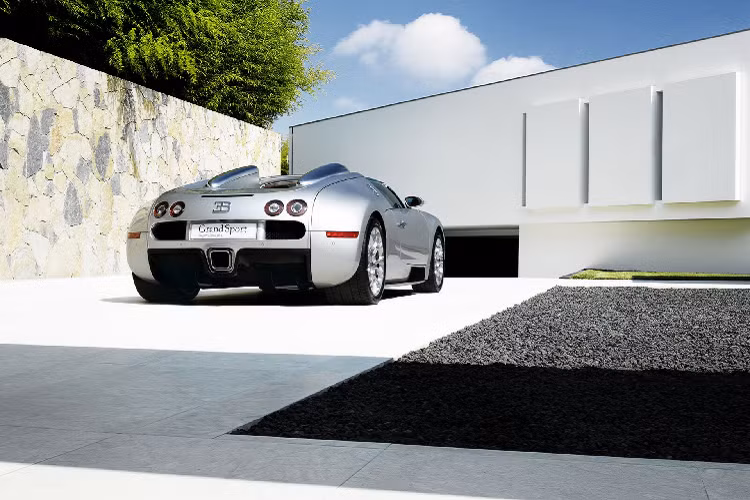 Đội ngũ La Maison Pur Sang mất đến hơn 4 tháng để hoàn thành công việc. Tất cả các chi tiết của xe như được tái sinh đúng tại thời điểm xuất xưởng.