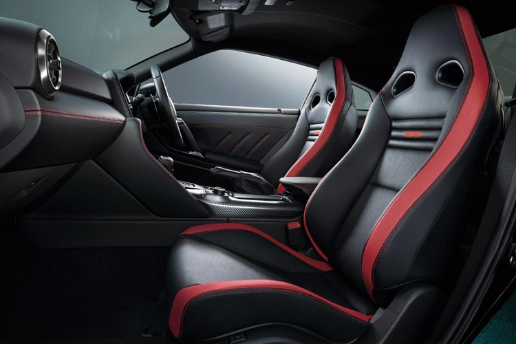 Dự kiến có mặt trên thị trường Nhật Bản vào tháng 10 tới đây, Nissan GT-R 2022 mới sẽ được bổ sung 2 phiên bản giới hạn số lượng mới là GT-R Premium Edition T-spec và GT-R Track Edition Engineered by Nismo T-spec.