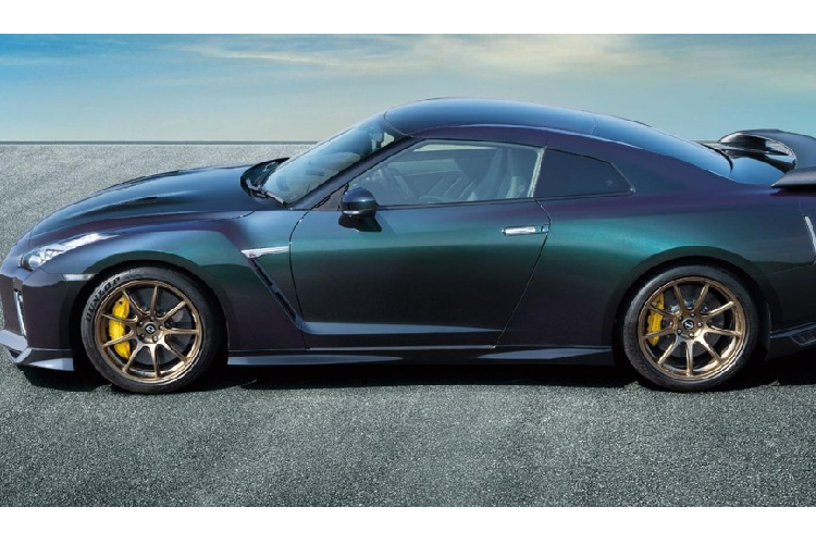 Theo hãng Nissan, chỉ có đúng 100 chiếc Nissan GT-R T-spec, GT-R Premium Edition T-spec và GT-R Track Edition Engineered by Nismo T-spec xuất xưởng. Hãng sẽ chọn khách hàng bằng hình thức bốc thăm.