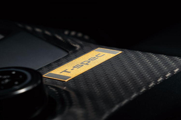 Tại thị trường Nhật Bản, giá xe Nissan GT-R 2022 có mức khởi điểm từ 10.828.400 Yên (2,23 tỷ đồng). Trong khi đó, giá bán của bản Premium Edition T-spec 2022 là từ 15.904.900 Yên (khoảng 3,27 tỷ đồng).