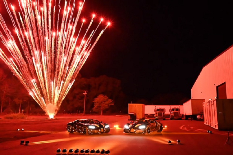 Biến thể hiệu suất cao nhất của Bugatti Chiron lần đầu được giới thiệu đến công chúng cách đây 2 năm khi một nguyên mẫu Super Sport 300+ phá vỡ giới hạn 300 dặm/giờ (~ 482 km/h) và đạt tốc độ tối đa 490,4 km/h.