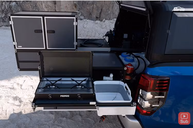 Phiên bản cỡ lớn có chi phí 3.410 Euro (khoảng 92,5 triệu đồng), và nhà sản xuất có cung cấp một phiên bản nhỏ hơn, không trùm lên phần thùng xe với giá 2.338 Euro (khoảng 63,4 triệu đồng).