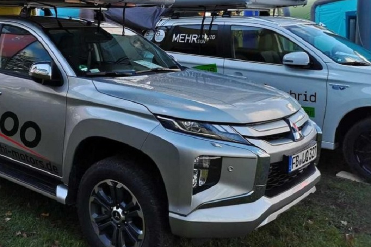 Theo thông tin hiện có, lều này có thể bơm hơi bằng máy nén khí di động hoặc máy bơm hơi bằng tay. TruckCamperMagazine cho biết rằng khi nó được bơm căng hoàn toàn, nó có chiều dài mặt sàn khoảng 1,5 mét, chiều cao nội thất khoảng 2,1 mét, 5 cửa sổ thông gió với màn hình, và một cửa ra vào. Phần nằm trên cabin của lều đủ rộng để chứa một tấm đệm cỡ lớn.