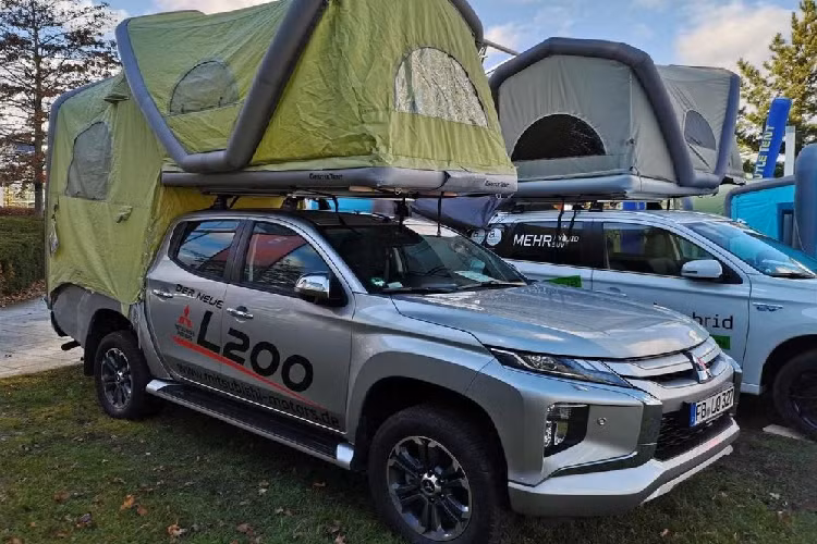 Tất nhiên đây chỉ là giá dành cho lều cắm trại bơm hơi, không bao gồm bản thân chiếc bán tải L200.