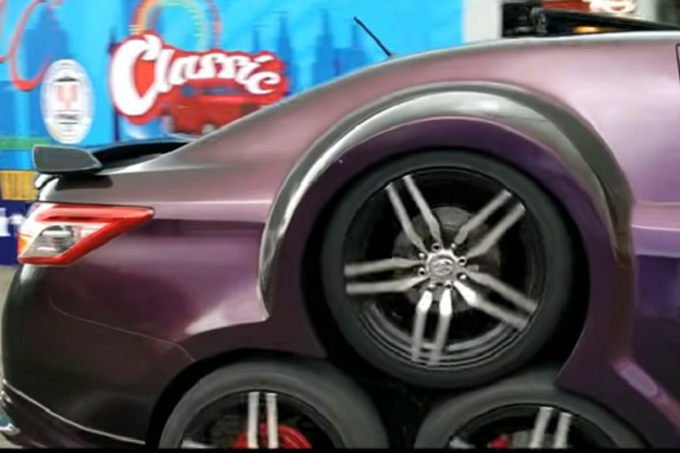 Phần ổ trục của những bánh xe bổ sung được lắp lên một khung thép độ, hàn chặt bên trong phía sau của xe. Người chế tạo cũng cần hàn thêm nhiều tấm thép và thanh giằng hỗ trợ để gánh trọng lượng bổ sung.