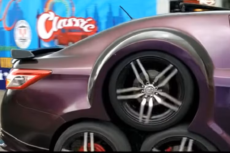 Phần ổ trục của những bánh xe bổ sung được lắp lên một khung thép độ, hàn chặt bên trong phía sau của xe. Người chế tạo cũng cần hàn thêm nhiều tấm thép và thanh giằng hỗ trợ để gánh trọng lượng bổ sung.