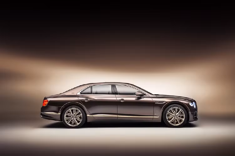 Phiên bản Odyssean Edition chỉ được ra mắt với biến thể động cơ V6 hybrid. Khối động cơ đốt trong 2.9L kết hợp cùng động cơ điện đưa ra công suất tối đa 544 mã lực và mô-men xoắn 750 Nm.