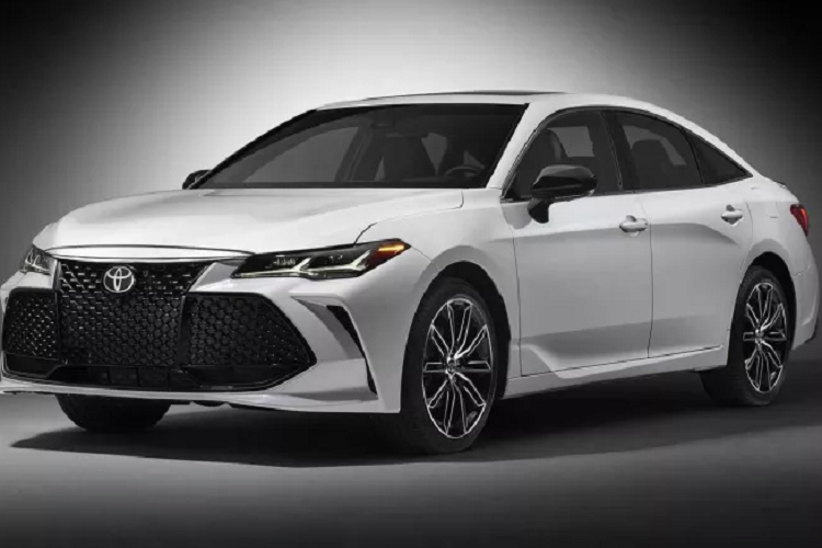  6. Toyota Avalon Toyota Avalon gây ấn tượng khá lớn khi là mẫu xe con duy nhất nằm trong top 10 xe chạy hơn 30 vạn km. Các mẫu xe còn lại trong danh sách đều là SUV/ CUV hay xe bán tải