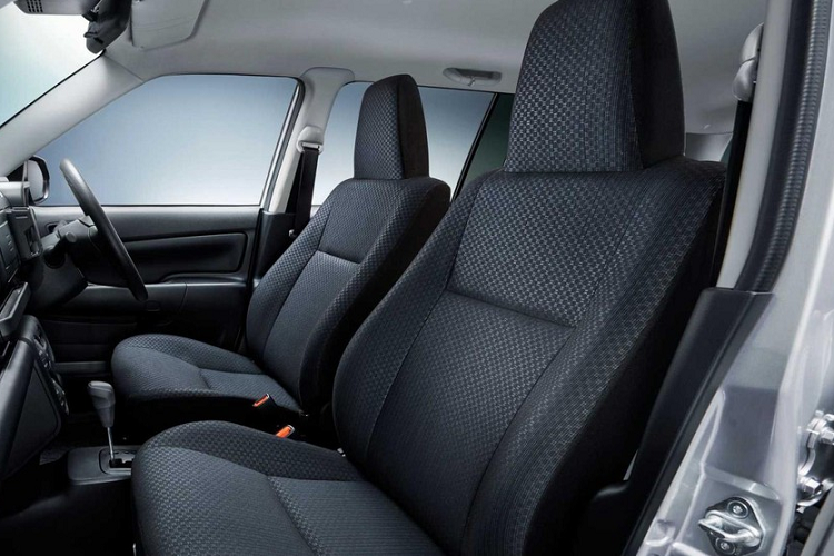 Toyota Probox 2022 có 3 tùy chọn động cơ. Đầu tiên là động cơ xăng 4 xi-lanh, dung tích 1.3L với công suất tối đa 94 mã lực. Thứ hai là động cơ xăng 4 xi-lanh, dung tích 1.5L với công suất tối đa 107 mã lực. Cuối cùng là hệ truyền động hybrid với động cơ xăng 1.5L. Tất cả đều đi với hộp số biến thiên vô cấp CVT. Tùy phiên bản, Toyota Probox 2022 sẽ có hệ dẫn động cầu trước hoặc 4 bánh toàn thời gian.