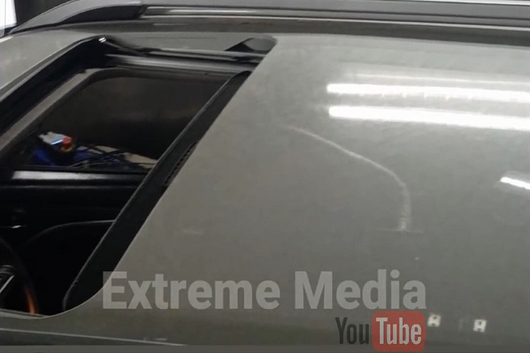 Theo tin đồn, Suzuki Vitara Brezza giá rẻ này sẽ bị bỏ từ "Vitara" trong tên gọi. Nguyên nhân là do ở thị trường ngoài Ấn Độ, hãng Suzuki hiện đang bán một mẫu SUV khác có tên Vitara với kích thước lớn hơn Brezza. Suzuki Vitara có thể sẽ được bán tại Ấn Độ trong tương lai nên có lẽ hãng không muốn người tiêu dùng nhầm lẫn giữa 2 mẫu SUV này.