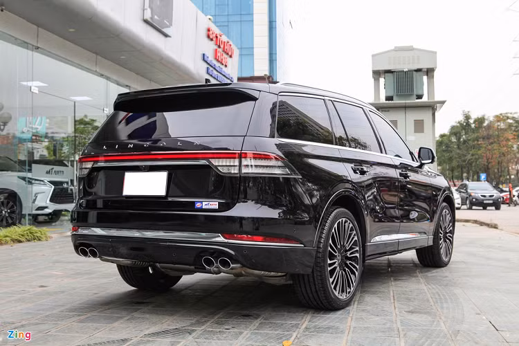 Mẫu SUV Lincoln Aviator hạng sang tại thị trường Việt Nam sẽ cạnh tranh cùng BMW X5, Mercedes-Benz GLE hay Volvo XC90. Chiếc xe trong bài viết là phiên bản Black Label cao nhất, với đầy đủ trang bị tiện nghi và an toàn