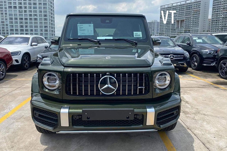 Mercedes-AMG G63 thế hệ mới sở hữu khối động cơ xăng V8, tăng áp kép, dung tích 4.0 lít mới nhất. Động cơ này tạo ra công suất tối đa 585 mã lực tại tua máy 6.000 vòng/phút và mô-men xoắn cực đại 850 Nm tại dải tua máy 2.500 - 3.500 vòng/phút. Sức mạnh được truyền tới cả 4 bánh thông qua hộp số tự động AMG Speedshift Plus 9 cấp.