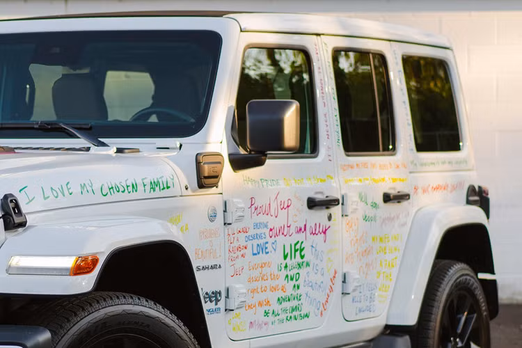 “Trải qua hơn 80 năm lịch sử, thương hiệu Jeep đã dẫn đầu về sự tự do và chân thực. Vì thế, Motor City Pride là một lễ hội quan trọng để Stellantis và thương hiệu Jeep tôn vinh văn hóa làm việc đa dạng, toàn diện của chúng tôi và thể hiện cam kết của hãng với các khách hàng, cộng đồng đa dạng của mình". Jim Morrison, Phó Chủ tịch thương hiệu Jeep tại Bắc Mỹ cho biết.