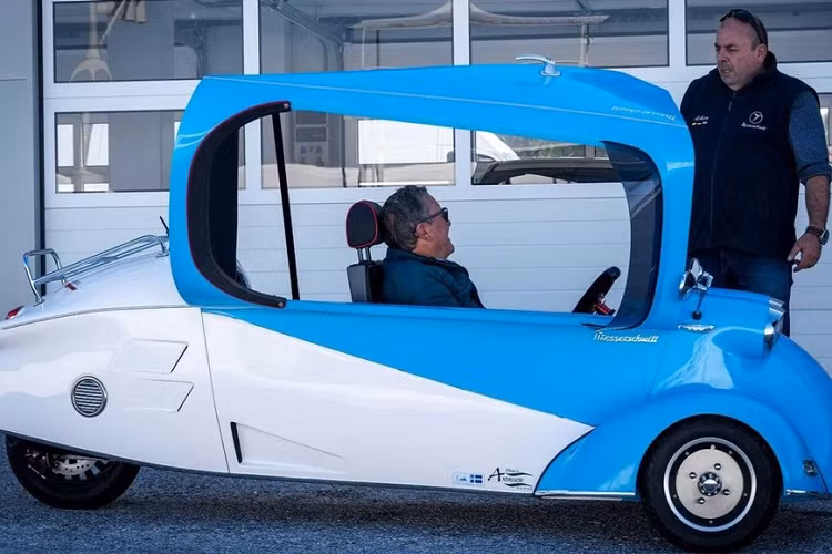 Trong khi đó, bản KR-E500 sẽ hoán đổi động cơ xăng lấy một mô tơ điện 6,7 mã lực, chạy bằng một cụm pin 1,4 kW.