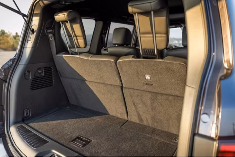 Infiniti QX80 2022 cũng sẽ được trang bị nội thất bọc da cao cấp, hệ thống điều khiển hành trình Intelligent Cruse Control và hệ thống âm thanh Bose Premium Audio System.
