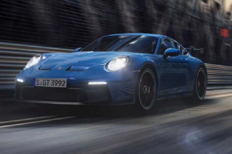 Dòng siêu xe Porsche 911 GT3 tiếp tục đồng hành với động cơ hút khí tự nhiên 6 xy-lanh đối đỉnh (H6; Boxer) dung tích 4.0 lít (3.996 cm3), động cơ sản sinh công suất tối đa 502 mã lực (510PS) 8.400 vòng/phút và mô-men xoắn cực đại 469Nm tại 6.100 vòng/phút. Tạm tính, động cơ Boxer 4.0L sản sinh khoảng 125 mã lực/L, đồng thời cho phép đạt “redline” ở vòng tua máy 9.000 vòng/phút.