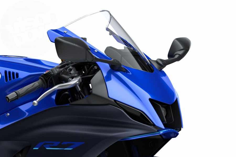 Vào năm ngoái, hàng loạt những mẫu xe Supersport trong phân khúc 600 phân khối đến từ các hãng xe lớn đều đã chính thức bị khai tử khỏi đường phố. Chính vì thế, phân khúc supersport tầm trung đã bị để trống và điều này thôi thúc các nhà sản xuất xe môtô phải tạo ra những sản phẩm mới thay thế.
