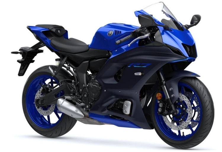 Mức giá xe Yamaha R7 2021 tại thị trường này rất hâp dẫn, chỉ ở mức 8.000 Bảng Anh tương, đương với khoảng 261 triệu đồng, thấp hơn 2.000 Bảng so với đối thủ Aprilia RS660. Nếu có mặt tại Việt Nam, mẫu Sport bike hoàn toàn mới này sẽ có mức giá không dưới 300 triệu đồng và là một sự lựa chọn không mấy hợp lý dành cho các biker Việt.