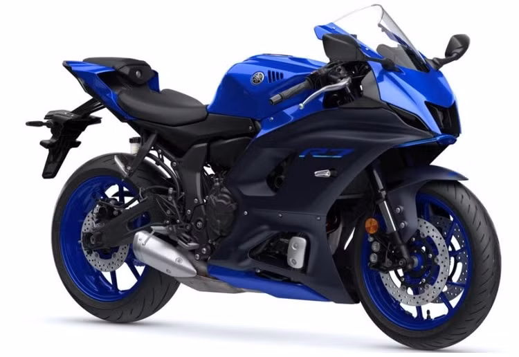 Mức giá xe Yamaha R7 2021 tại thị trường này rất hâp dẫn, chỉ ở mức 8.000 Bảng Anh tương, đương với khoảng 261 triệu đồng, thấp hơn 2.000 Bảng so với đối thủ Aprilia RS660. Nếu có mặt tại Việt Nam, mẫu Sport bike hoàn toàn mới này sẽ có mức giá không dưới 300 triệu đồng và là một sự lựa chọn không mấy hợp lý dành cho các biker Việt.