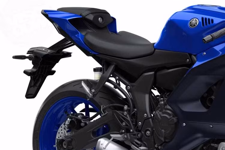 Yamaha R7 hoàn toàn mới cũng vì thế mà được ra đời cùng khối động cơ CP2 mạnh mẽ thừa hưởng từ Yamaha MT-07 sau nhiều lời đồn đoán.