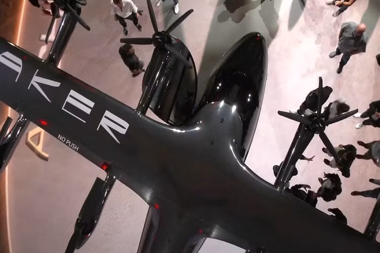 Trong nỗ lực giảm lượng khí thải carbon của mình, hãng hàng không United Airlines đã công bố kế hoạch mua số lượng eVTOL trị giá 1 tỷ USD, và nếu mọi việc diễn ra như kế hoạch, họ dự kiến sẽ bắt đầu các chuyến bay thương mại từ Los Angeles và Miami vào năm 2024.