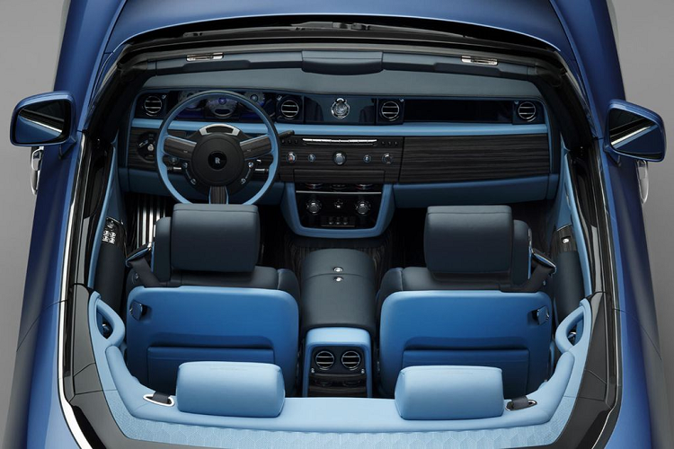 Về chương trình Coachbuild, Rolls-Royce có thể tạo ra nhiều mẫu xe đặc biệt với các kích thước thân xe khác nhau, không nhất thiết phải giống như các dòng sản phẩm phổ biến như Phantom, Dawn, Wraith hay Cullinan.