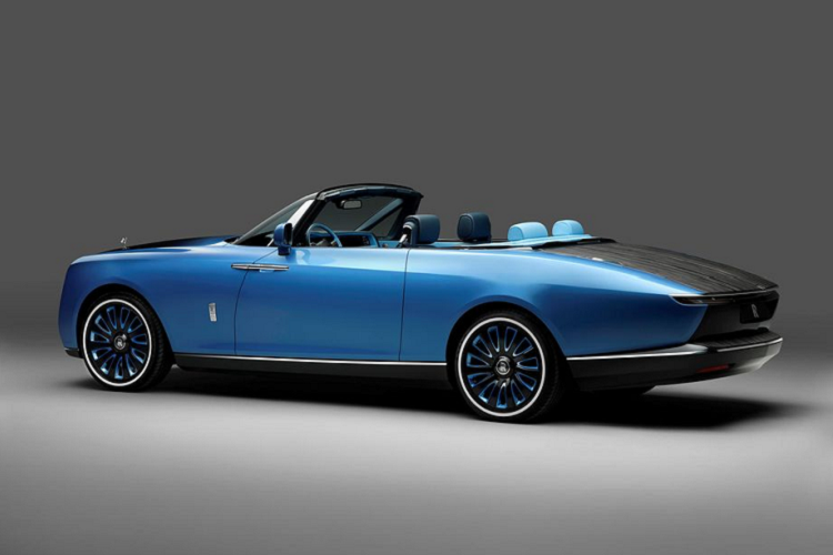 Điển hình như Rolls-Royce Boat Tail triệu đô, "siêu xế" này được xây dựng dựa trên khung gầm và động cơ của Phantom thế hệ thứ 8 nhưng lại sở hữu gần 2.000 bộ phận độc đáo làm nên sự khác biệt hoàn toàn của Boat Tail