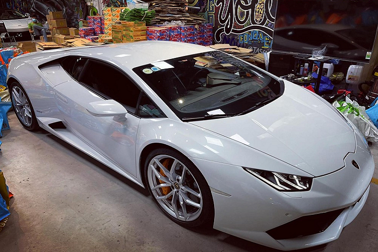 Mới đây, 1 chiếc siêu xe Lamborghini Huracan LP610-4 màu trắng sau nhiều tháng mất tích trên đường phố đã về tay một người chuyên mua bán siêu xe ở huyện Bình Chánh, TP HCM.
