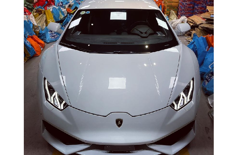 Những chiếc siêu xe Lamborghini đã qua sử dụng được không ít các khách hàng Việt ưa chuộng vì mức giá bán tốt cũng như đã ra biển số và đăng kiểm nên chỉ mua về đã có thể dạo phố ngay lập tức. Tuy nhiên số lượng xe Lamborghini Huracan hàng lướt tại dải đất hình chữ S không nhiều.