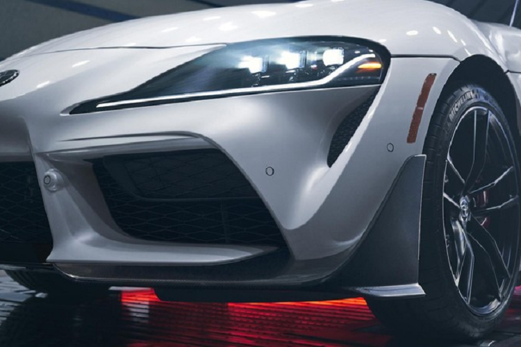 Về tùy chọn màu sắc, phiên bản đặc biệt Toyota Supra A91-CF Edition sẽ có 3 tùy chọn màu gồm Trắng, Vàng và Xám nhám. Mặt khác, khách hàng sẽ không thể thay đổi tùy chọn lazăng cũng như màu sắc nội thất.