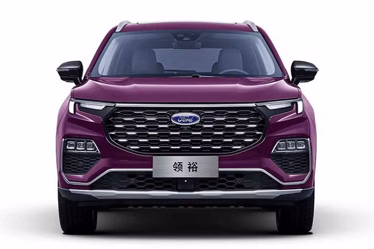 Nội thất của Ford Equator Sport 2022 vẫn chưa được hé lộ, tuy nhiên nó chỉ sở hữu 5 chỗ ngồi. Nguồn cung cấp sức mạnh cho Ford Equator Sport 2022 tại thị trường Trung Quốc là khối động cơ xăng 4 xi-lanh, tăng áp, dung tích 1.5L, sản sinh công suất tối đa 170 mã lực. Đây là động cơ mới do liên doanh JMC-Ford sản xuất có tốc độ tối đa 180 km/h. 