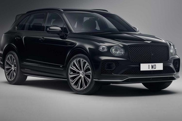 Tiếp đến là bộ sưu tập Bentley Mulliner Skyline Collection, được phát triển bởi Bentley Manhattan và lấy cảm hứng từ đường chân trời của thành phố New York. Bộ sưu tập này bao gồm Bentayga, Continental GT Convertible và Flying Spur - tất cả đều có màu sơn ngoại thất Onyx Black cùng các điểm nhấn trang trí từ gói Blackline Specification như mâm hợp kim hai tông màu 22 inch và chrome tối màu.