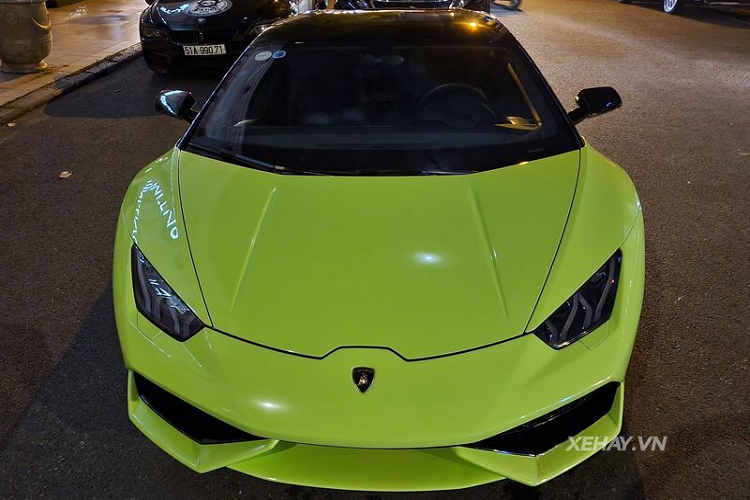 Chiếc Lamborghini Huracan màu độc nhất tại Việt Nam này được dưa về nước từ năm 2015, và mới đây, chủ nhân chiếc xe đã quyết định làm mới toàn diện cho "siêu bò" Ý.