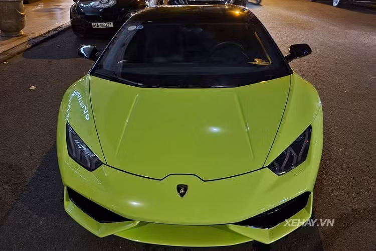 Chiếc Lamborghini Huracan màu độc nhất tại Việt Nam này được dưa về nước từ năm 2015, và mới đây, chủ nhân chiếc xe đã quyết định làm mới toàn diện cho "siêu bò" Ý.