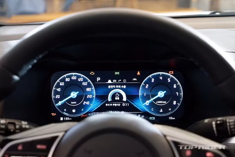 Về truyền động, cả 4 phiên bản của Kia Cerato 2021 mới đều sử dụng động cơ Smartstream I4 G1.6 MPI, sản sinh công suất 121 mã lực tại 6.300 vòng/phút và 154 Nm mô-men xoắn tại 4.500 vòng/phút.