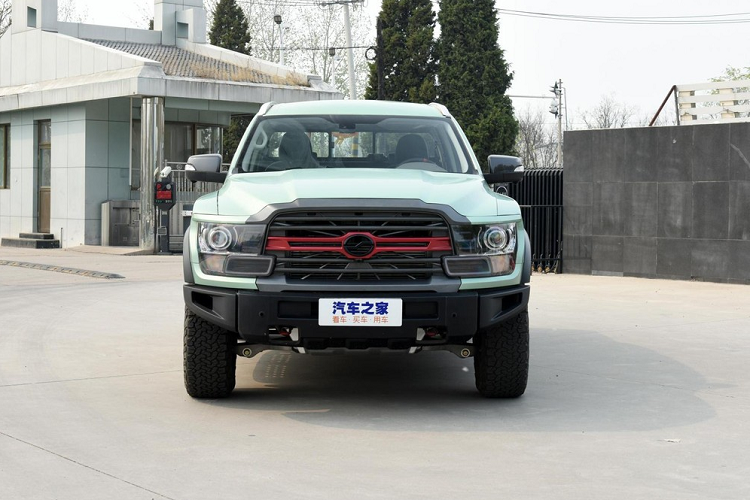 Vào ngày 21/12 vừa qua, ZX Auto đã tung ra thị trường nội địa Trung Quốc một mẫu bán tải hoàn toàn mới gọi là Weishi 1949, trong đó “1949” đại diện cho năm thành lập công ty. Nó là mẫu bán tải cỡ lớn đầu tiên ở quốc gia này, trang bị động cơ diesel dung tích 2.3 lít được hợp tác phát triển bởi Renault/Nissan. Mẫu xe mới sẽ có 5 phiên, bao gồm cả phiên bản du lịch và phiên bản thương mại, với tầm giá từ 155.900 – 200.900 nhân dân tệ (tương đương 559 – 721 triệu đồng).