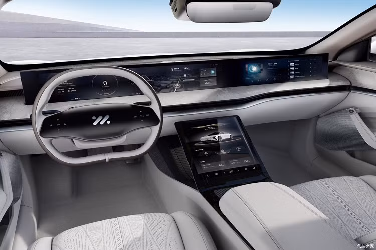 Các mô tơ điện được tiếp sức bằng một cụm pin CATL 93 kWh với mật độ năng lượng 300 Wh/kg. Cụm pin sẽ cung cấp cự li di chuyển lên tới 615 km theo chu kỳ NEDC.