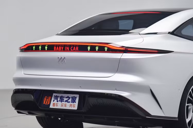 Dựa theo những thông tin có được trước mắt, Zhiji IM L7 chạy điện có trang bị một hệ thống mô tơ điện kép với công suất kết hợp là 536 mã lực và 700 Nm mô-men xoắn cực đại. Nhờ vậy, mẫu sedan điện hạng sang này sẽ có năng lực gia tốc từ 0-100 km/h trong 3,9 giây.