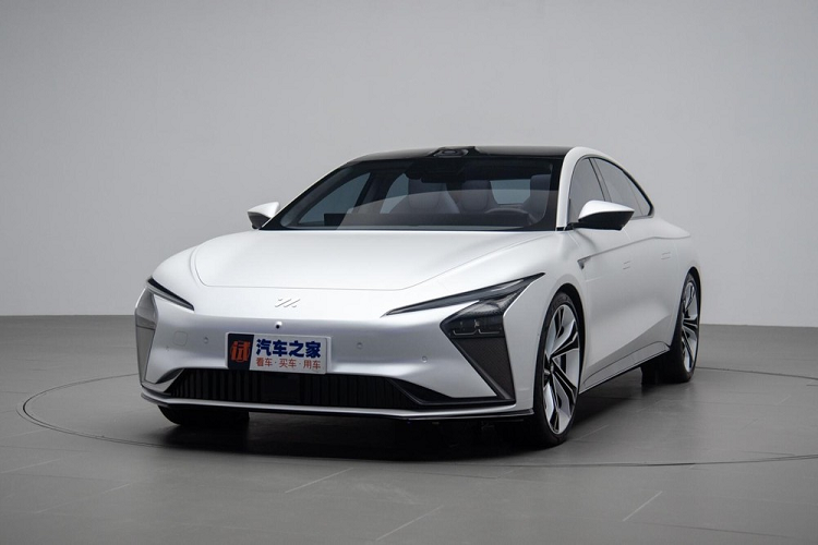 Làn sóng xe điện ở thị trường Trung Quốc chưa hề có dấu hiệu chững lại, và mỗi tháng (thậm chí mỗi tuần) qua đi, nước này lại có thêm một mẫu xe mới ra đời. Một trong cái tên mới nhất và cũng có thiết kế đẹp nhất chính là Zhiji IM L7 2022 mới, một mẫu sedan điện hạng sang, của Zhiji Motor.