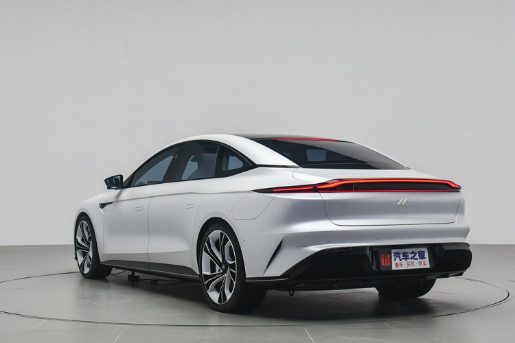 Giá xe Zhiji IM L7 chưa được hé lộ, xe dự kiến sẽ chính thức được bán ở thị trường Trung Quốc trong quý 3 năm nay. Tại Triển lãm Ô tô Thượng Hải sắp tới, chúng ta sẽ biết thêm nhiều thông tin chi tiết về mẫu xe điện bảnh bao này.