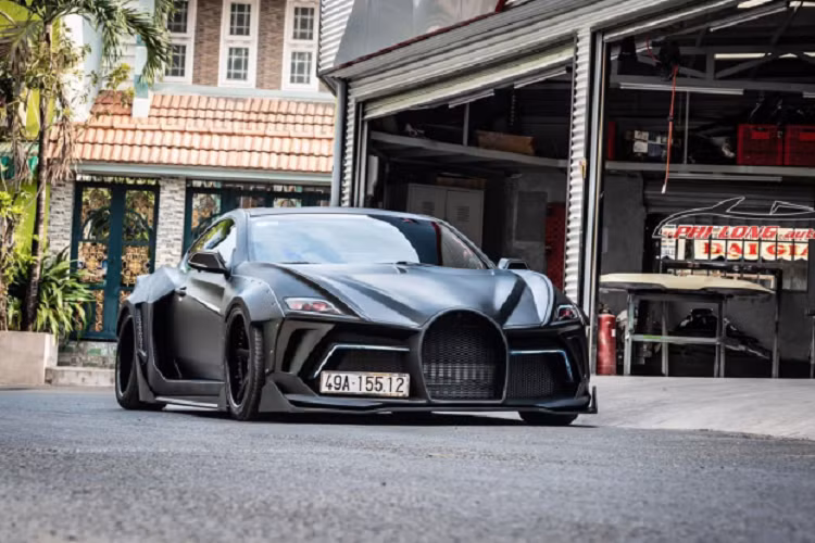 Sau một thời gian dài sử dụng, chán kiểu dáng xe “zin” nguyên bản, chủ chiếc Genesis Coupe đã quyết định nâng cấp bodykit theo phong cách siêu xe Pháp – Bugatti đầy táo bạo. Sau khi hoàn thiện, có thể nói đây là chiếc Genesis Coupe độ độc đáo và kỳ công nhất tại Việt Nam.