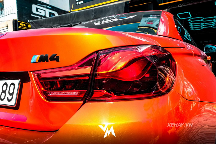 Bên dưới nắp ca-pô, BMW M4 Convertible sở hữu cỗ máy I6 3.0L TwinPower Turbo cho công suất tối đa lên tới 425 mã lực và mô-men xoắn đạt 550Nm. BMW cho biết, M4 Convertible có thể tăng tốc từ 0-100km/h chỉ trong 4,2 giây với hộp số 7 cấp và 4,4 giây với hộp số sàn.